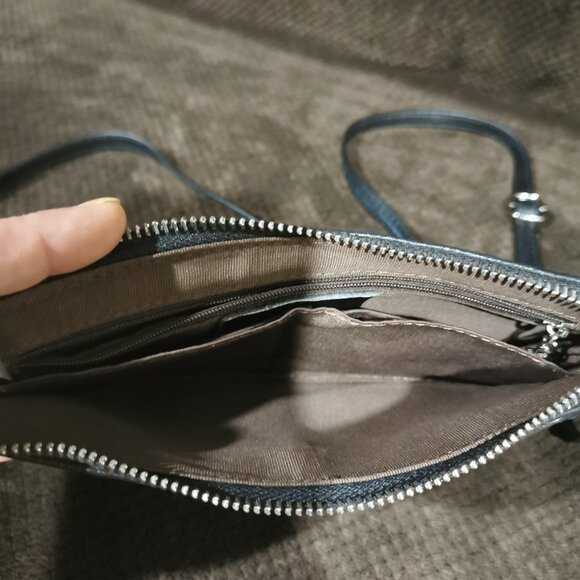 Black/Silver Crossbody EUC #229 - Picture 6 of 12